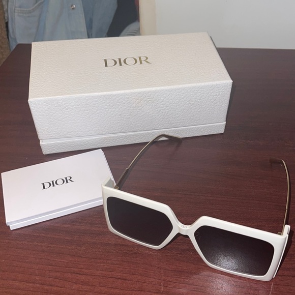NEW CHRISTIAN DIOR SUNGLASSES - Picture 1 of 3